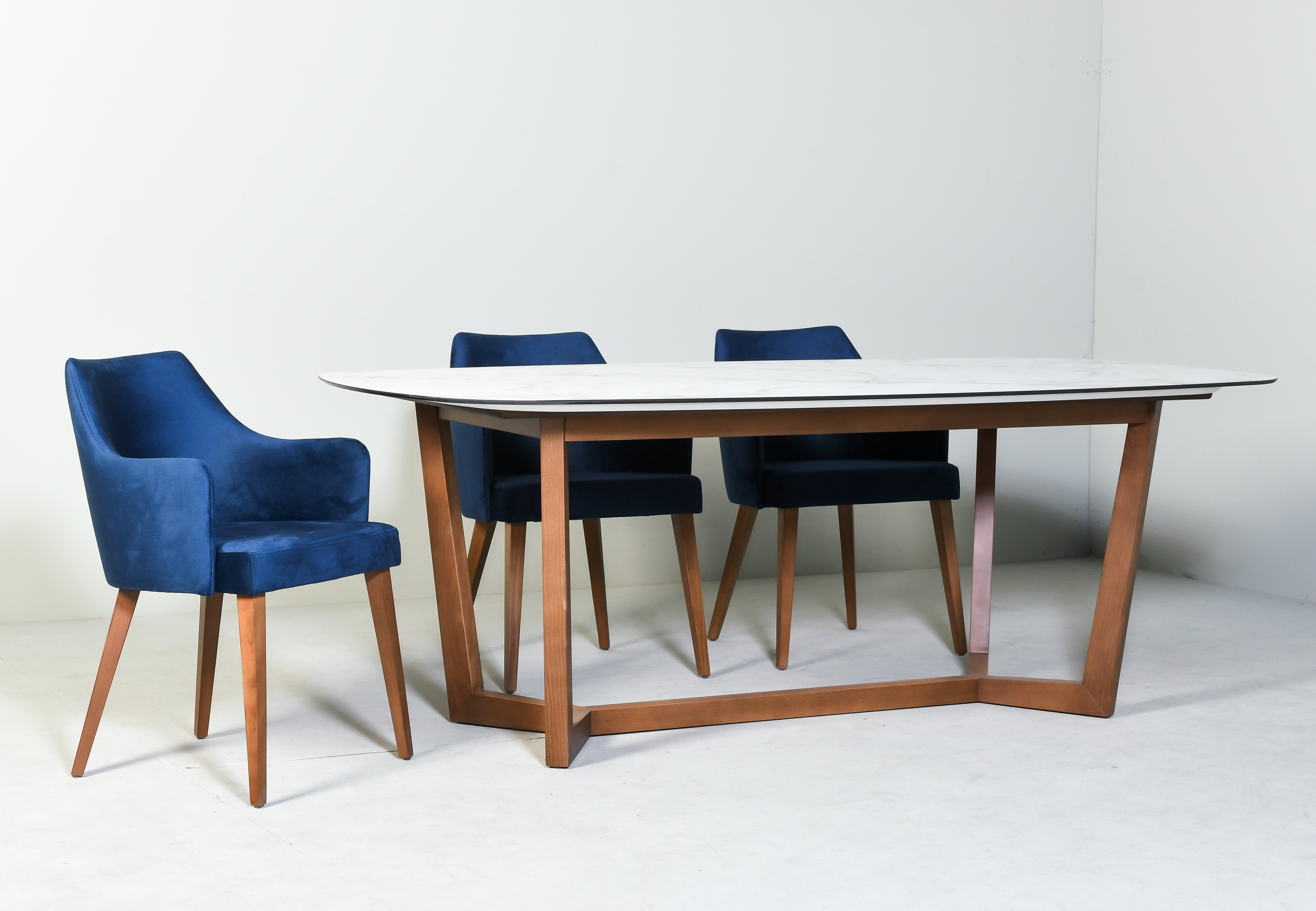 POP Base Dining Table